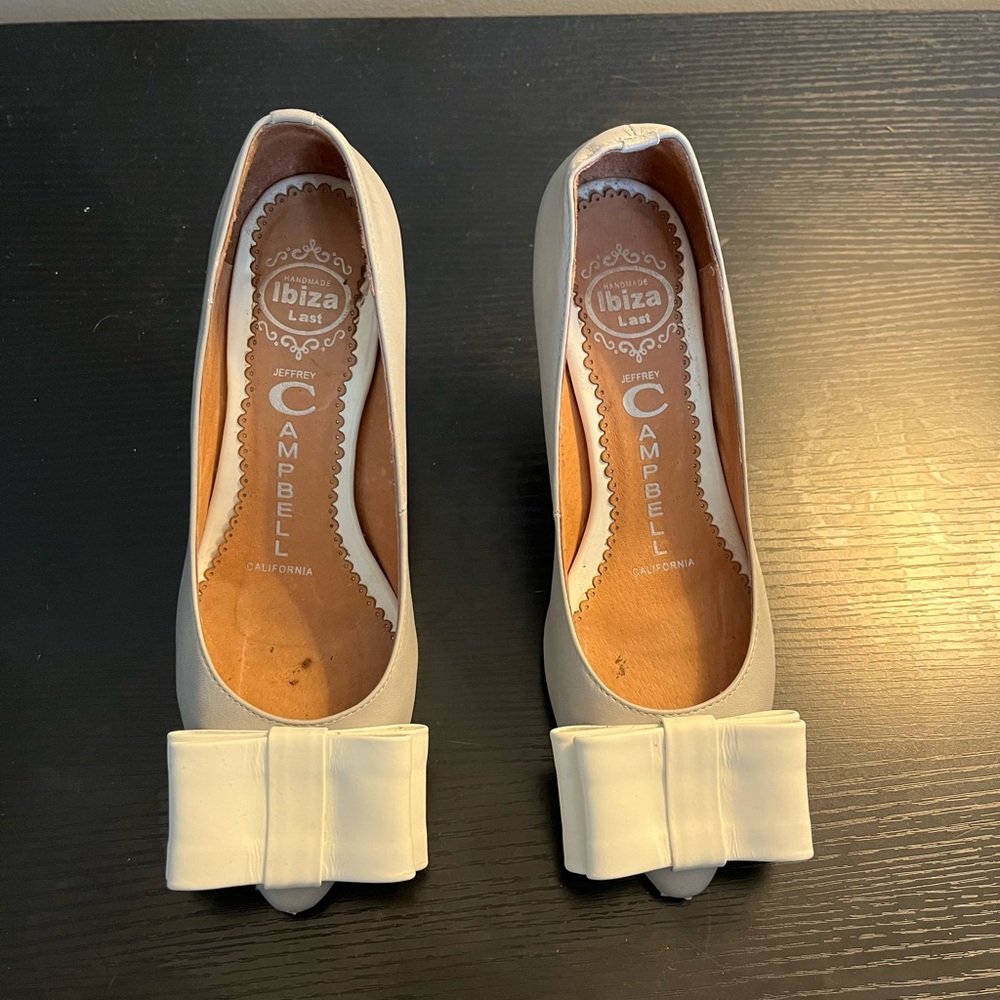 Low kitten heel
